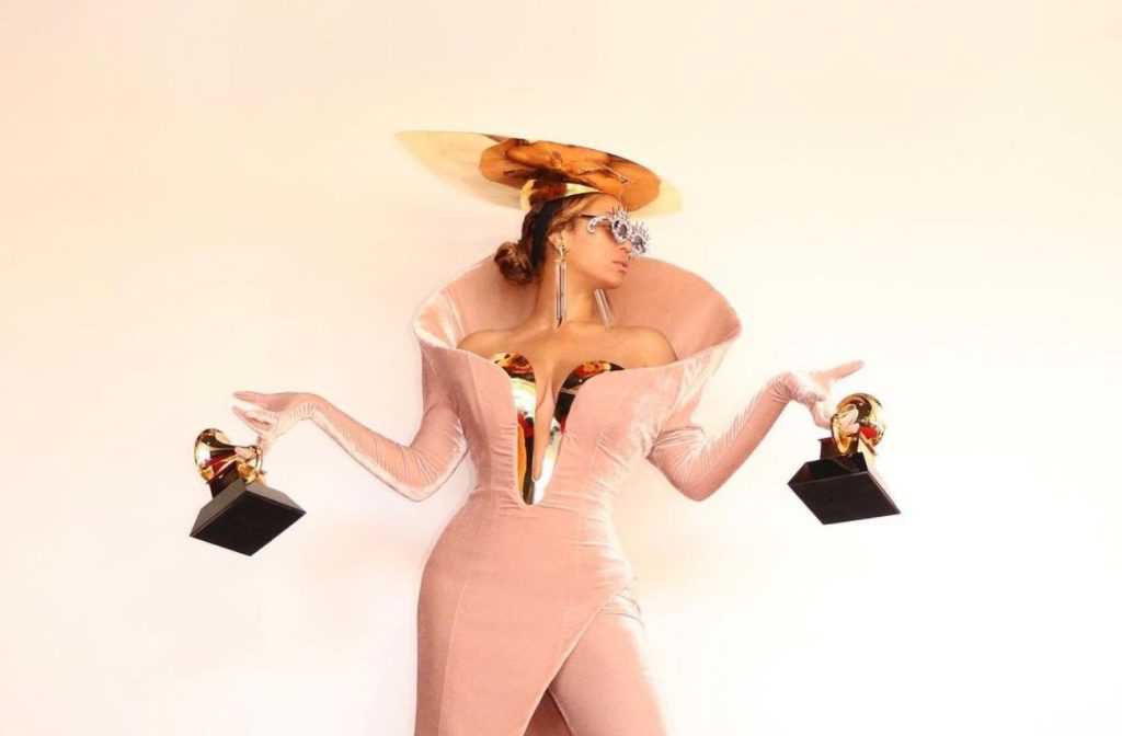 beauty lookovi Grammy 2023