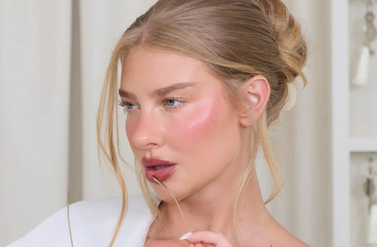 “Mistletoe Makeup”