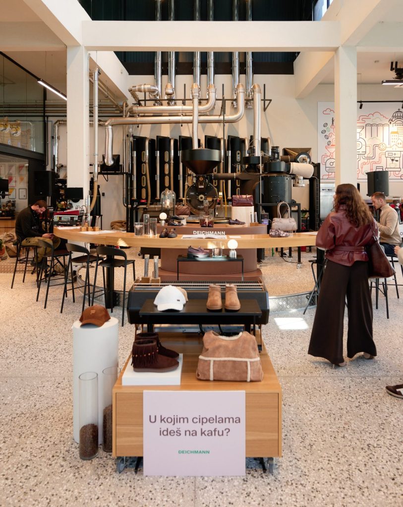 Izložbeni prostor sa Deichmann obućom i modnim dodacima tokom predstavljanja kolekcije jesen/zima 2026/2027.